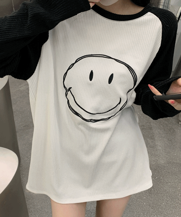 스마일 배색 프린팅 루즈핏 티셔츠 레이어드 하의실종룩